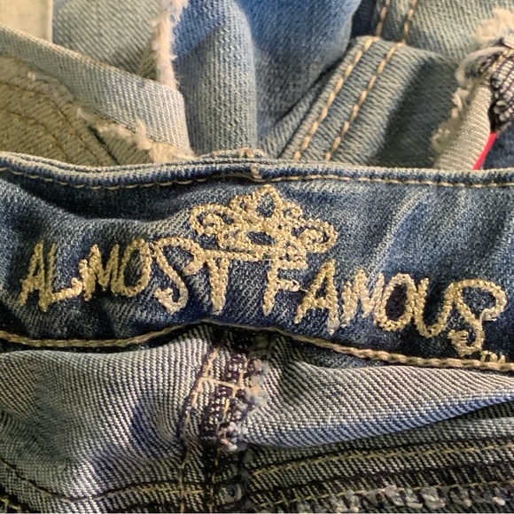 Almost Famous Cutoff Denim Jean Shorts - Picture 4 of 5
